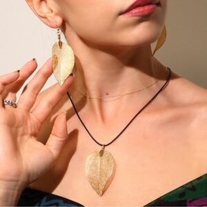 Elegant Gold Leaf Pendant Necklace and Earring